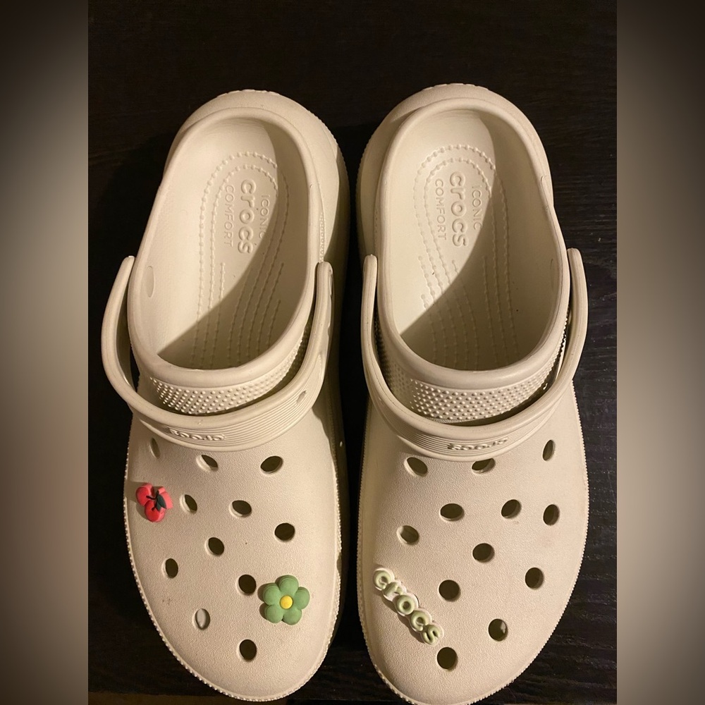 Crocs Men’s Classic Mega Crush Clogs – Clay – Size 12M – With 3 Charms